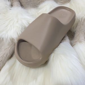 Adidas Yeezy Men’s Pure Slide 10